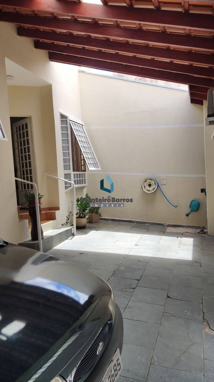 Casa para alugar com 5 quartos, 120m² - Foto 2