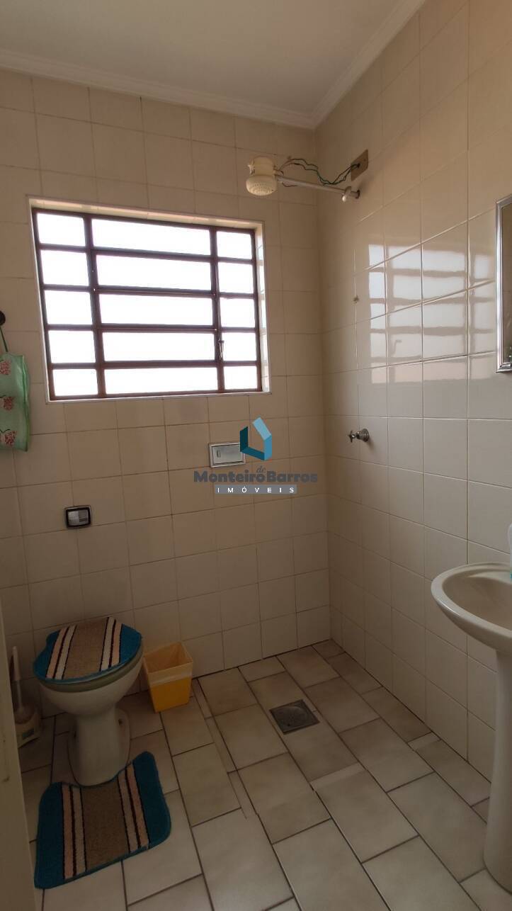 Casa para alugar com 5 quartos, 120m² - Foto 32