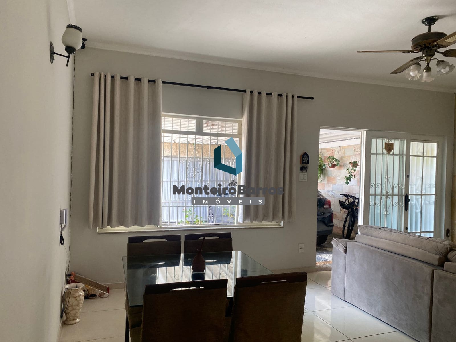Casa para alugar com 3 quartos, 258m² - Foto 1